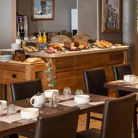 - Village Montana Hotel 3*
